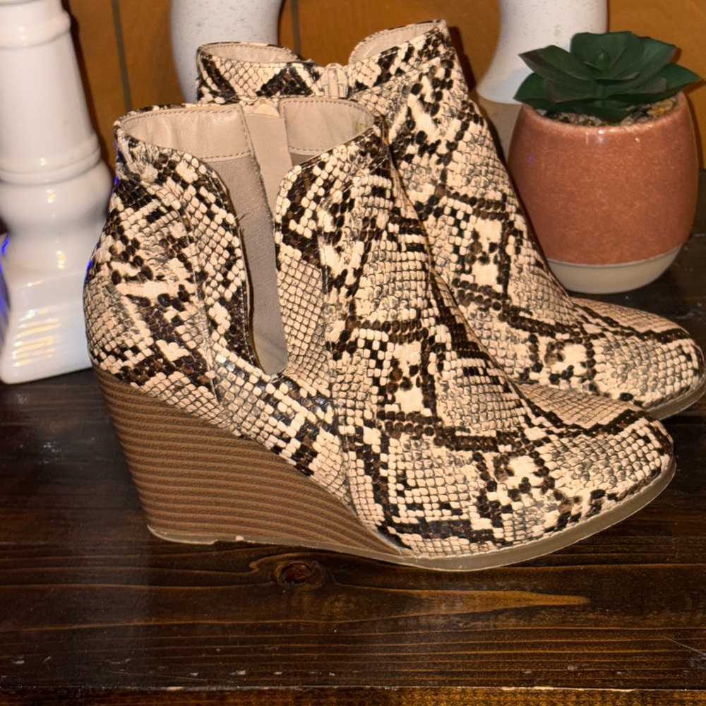 Mata snakeskin Wedge Ankle Boots
